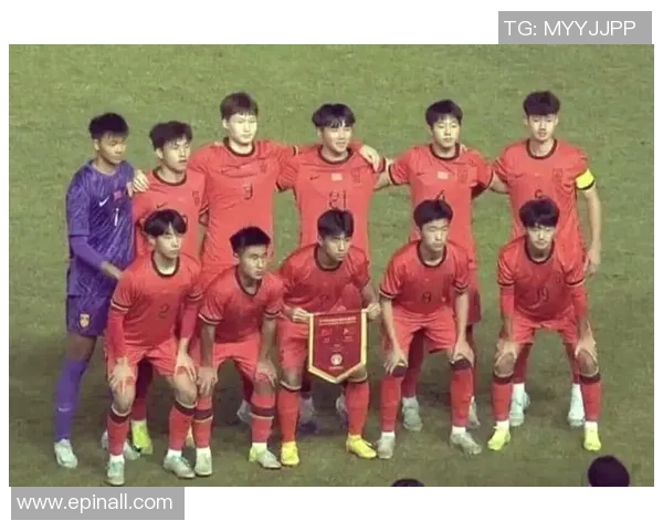 中国足球明星员的崛起与挑战：从青训到国际赛场的奋斗历程